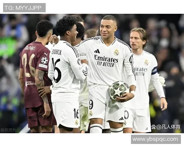 2001年足球明星风云回顾 球场英雄与辉煌瞬间再现