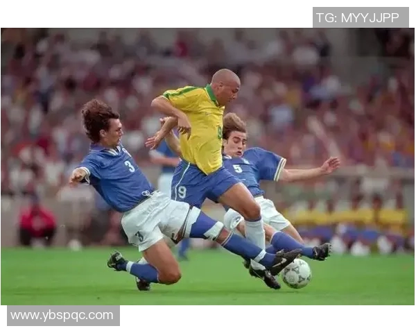 90年代最具影响力的足球巨星盘点及其时代风采分析 90年代最具影响力的足球巨星盘点及其时代风采分析