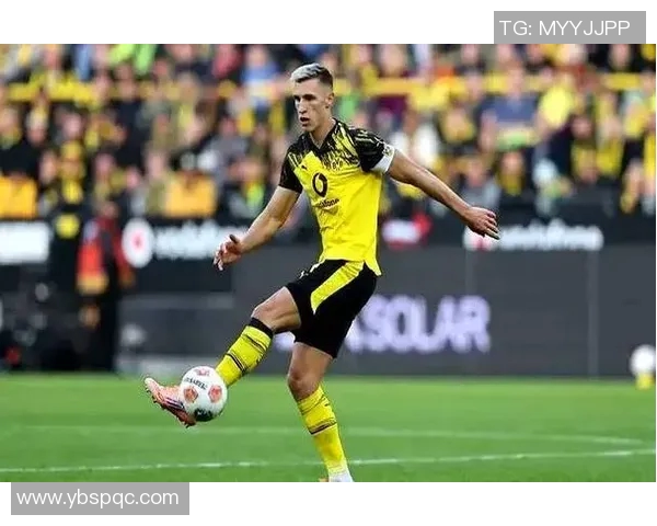 德国足球后卫历史排名榜揭秘 强势防线球员的顶级对决 德国足球后卫历史排名榜揭秘 强势防线球员的顶级对决