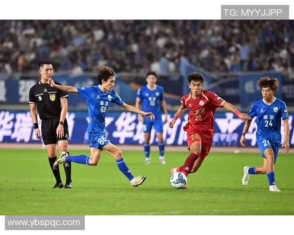 足球巨星经典瞬间高燃壁挂装饰点亮热血青春与永恒荣耀 足球巨星经典瞬间高燃壁挂装饰点亮热血青春与永恒荣耀